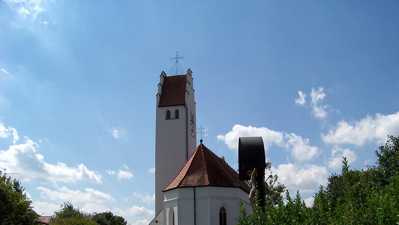 Die Kirche von Oberlindhart im niederbayerischen H&uuml;gelland zwischen Landshut und Straubing.