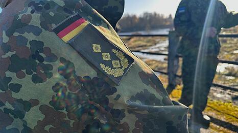 Heeresinspekteur Freuding besucht auch die estnische Grenzstadt Narva.