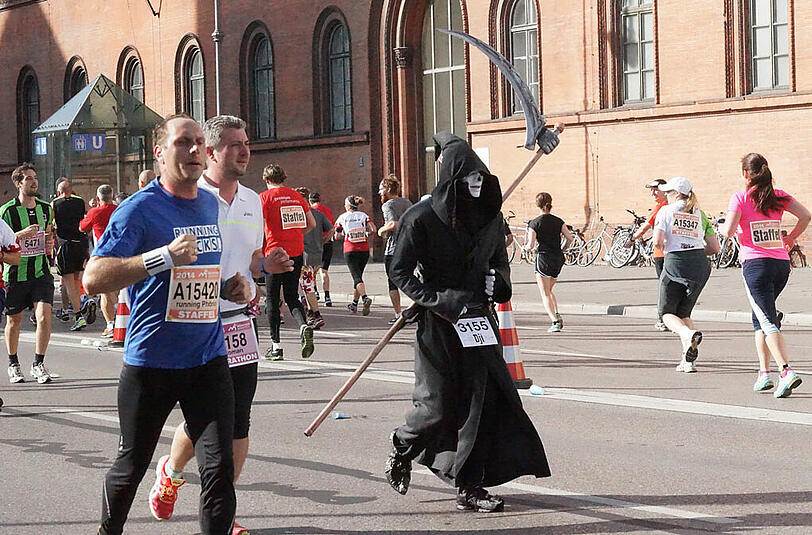 Rund 20.000 Teilnehmer waren am Sonntag beim München Marathon auf den Beinen. Die Bilder vom Marathon und Staffel-Lauf.