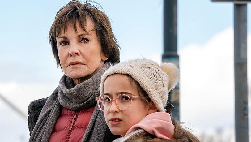 "Der Usedom-Krimi: Gute Nachrichten": Karin Lossow (Katrin Sass) mit ihrer Nichte Merle (Elsa Krieger).