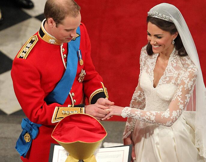 Die Trauung, die Kutschfahrt, der Kuss - die schönsten Bilder von der Traumhochzeit in London.