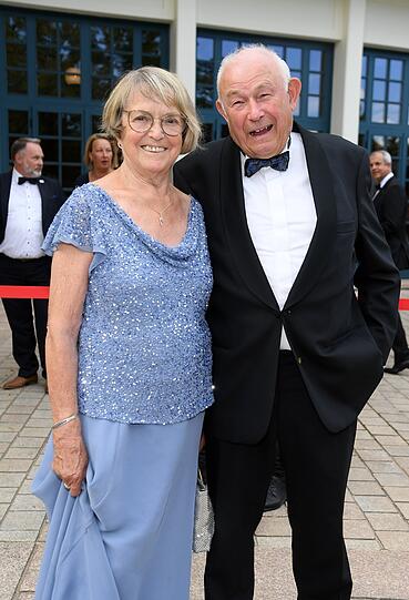 Günther Beckstein mit Frau Marga bieten kein modisches Highlight, aber auch keinen Fauxpas.