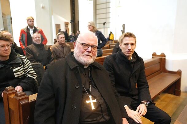 Kardinal Marx und Bürgermeister Dominik Krause (Grüne) bei Ausstellungseröffnung in der Frauenkirche. Kardinal Marx und Bürgermeister Dominik Krause (Grüne) bei Ausstellungseröffnung in der Frauenkirche.
