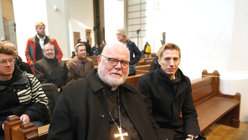 Kardinal Marx und Bürgermeister Dominik Krause (Grüne) bei Ausstellungseröffnung in der Frauenkirche. Kardinal Marx und Bürgermeister Dominik Krause (Grüne) bei Ausstellungseröffnung in der Frauenkirche.