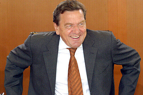 Kann Altkanzler Gerhard Schröder die Milliardärin Maria-Elisabeth Schaeffler retten?