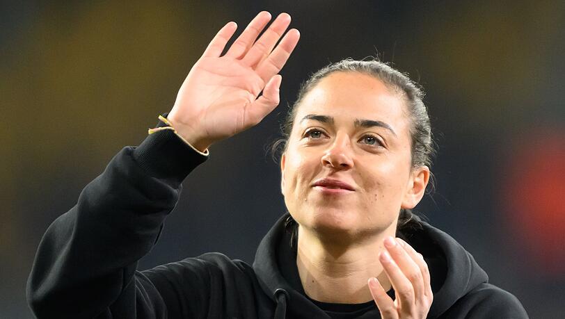 Erster Trainerin im deutschen M&auml;nner-Profifu&szlig;ball: Sabrina Wittmann hat beim FC Ingolstadt verl&auml;ngert. (Archivbild)