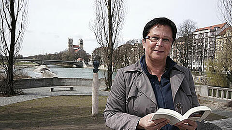Glockenbach-Anwohnerin Jutta Bisani wartet auf den Stadtstrand