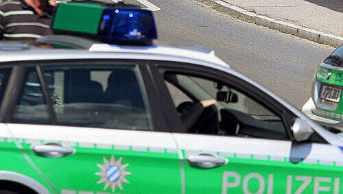 Polizeiwagen im Einsatz (Symbolbild). Polizeiwagen im Einsatz (Symbolbild).