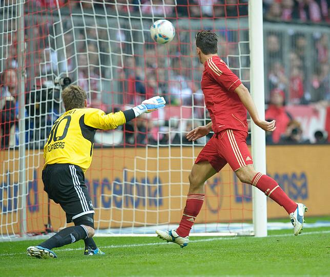 29. Oktober, 16.53, Mario Gomez: Das zwölfte Ligator des Stars - das 4:0 gegen den Club, insgesamt das 33:0 für Bayern.