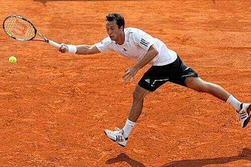 Philipp Kohlschreiber hat nach Tommy Haas als zweiter deutscher Tennisprofi den Einzug ins Viertelfinale des Münchner ATP-Turniers geschafft.