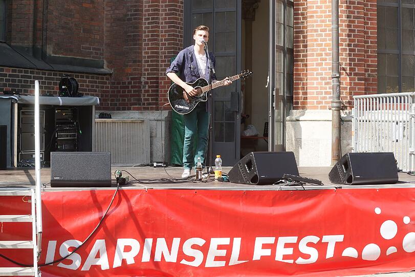 Die besten Bilder vom Isarinselfest 2014 am Samstag.