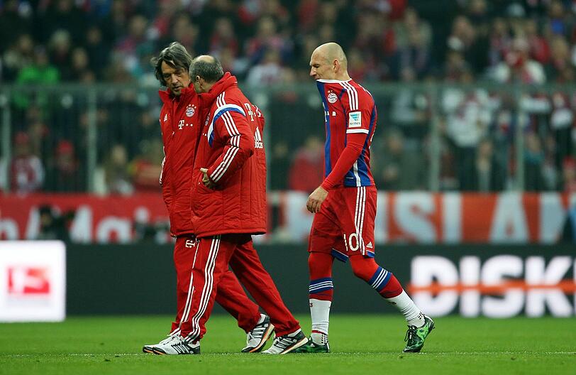 Seine Verletzung schockierte die Bayern: Arjen Robben, der gegen Gladbach mit einer Bauchmuskelverletzung runter musste.