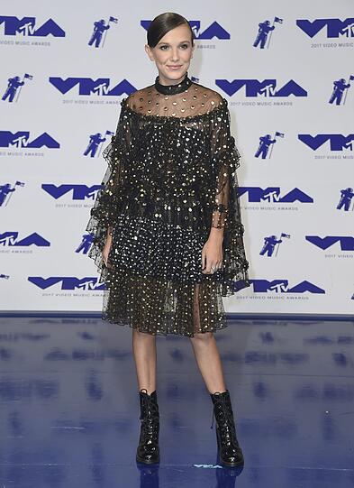 Flop: Millie Bobby Brown mit einem mehrschichtigen Tüll-Transparent-Kleid