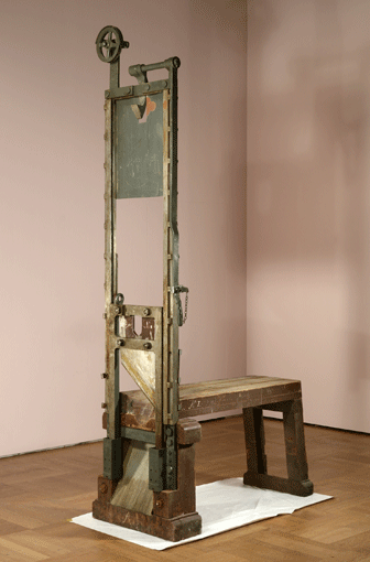 Mit dieser Guillotine wurden in Stadelheim während der NS-Zeit hunderte Häftlinge ermordet.