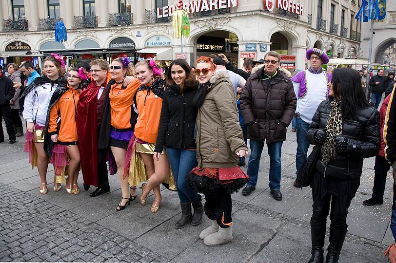 Buntes Treiben am Faschingssonntag in der Innenstadt