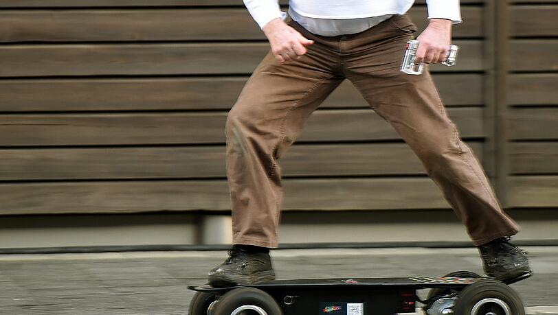 Am Donnerstag ist der Polizei in Ramersdorf ein bekiffter Elektroboarder ins Netz gegangen (Symbolbild) Am Donnerstag ist der Polizei in Ramersdorf ein bekiffter Elektroboarder ins Netz gegangen (Symbolbild)