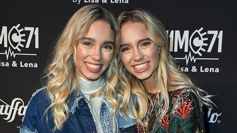 Die Zwillinge Lisa und Lena auf einem Event in Berlin