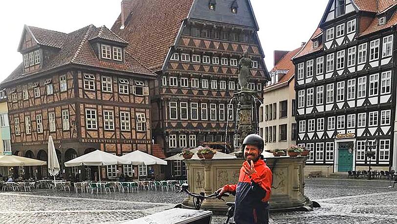 Tag vier: Ralph Kilian auf dem Marktplatz von Hildesheim. Tag vier: Ralph Kilian auf dem Marktplatz von Hildesheim.