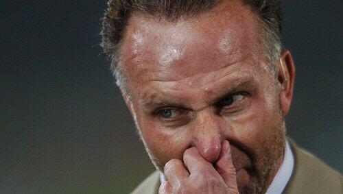 „Damit muss Schluss sein. Ein für alle Mal“: Vorstandsboss Rummenigge sorgt für einen Eklat bei der Meisterfeier im Rathaus. „Damit muss Schluss sein. Ein für alle Mal“: Vorstandsboss Rummenigge sorgt für einen Eklat bei der Meisterfeier im Rathaus.