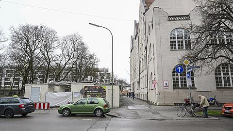 Die gesperrte Arcisstra&szlig;e im M&auml;rz 2025.