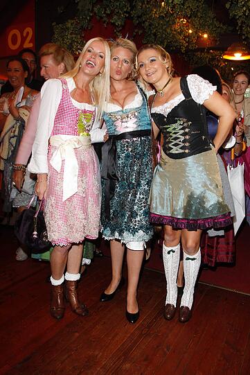 Regine Sixt's Damenwiesn: Anna Heesch, Isabella Müller-Reinhardt und Alida Kurras