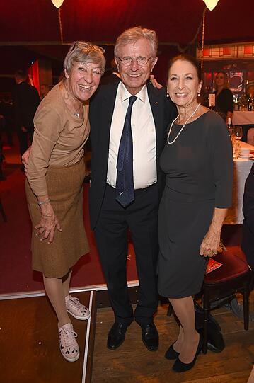 Heidi Hetzer mit Wilhelm von Boddien und Daniela Ziegler