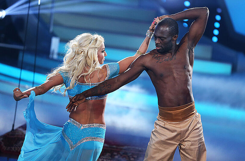 Hans Sarpei mit seiner Tanzpartnerin Kathrin Menzinger.