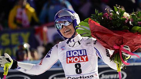 Erst gab es Blumen, dann Tränen bei Lindsey Vonn.