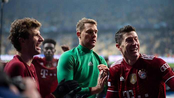 Ihre Verträge laufen im Sommer 2023 aus: Über die Zukunft der Bayern-Stars Thomas Müller, Manuel Neuer und Robert Lewandowski (von links) wird viel diskutiert. (Archivbild)