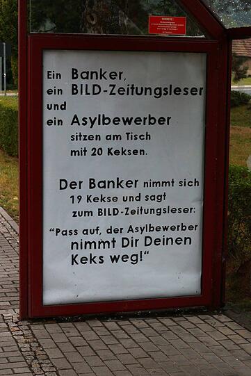 Anti-Nazi-Plakate in Freital. Aufgehängt von Dies Irae.