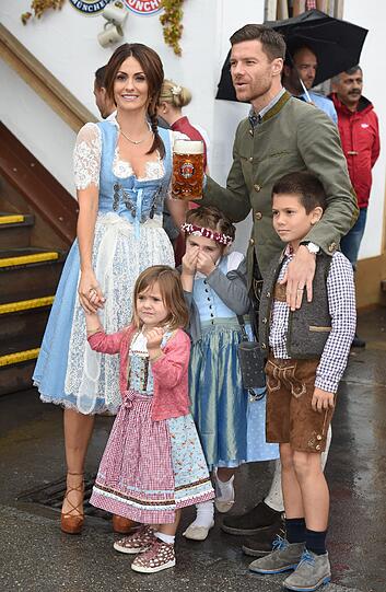 Wiesn-Fan Rafinha und seine Frau.