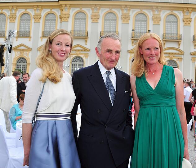Herzog Max in Bayern und seine Töchter Prinzessin Anna in Bayern (l) und Elisabeth Terberger.