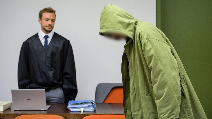 Der wegen Mordes angeklagte mutmaßliche Stalker Roland B. ist in den Hungerstreik getreten.