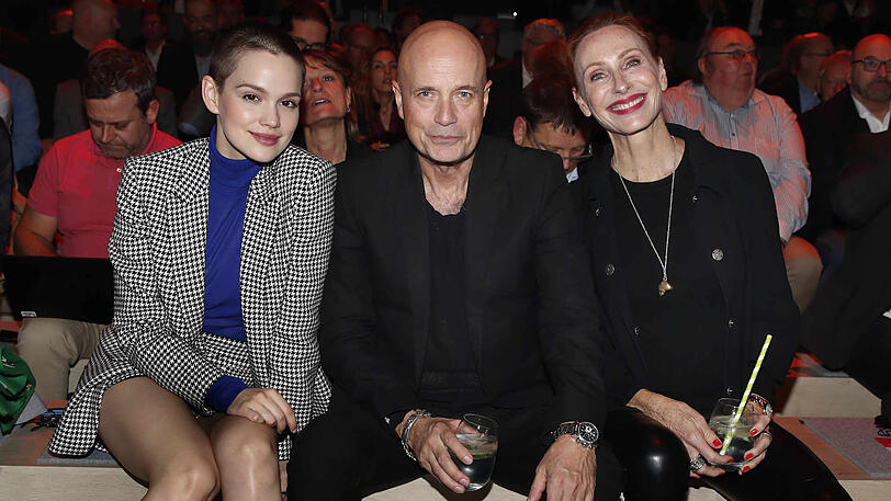 Emilia Schüle (l.), Christian Berkel und Andrea Sawatzki.