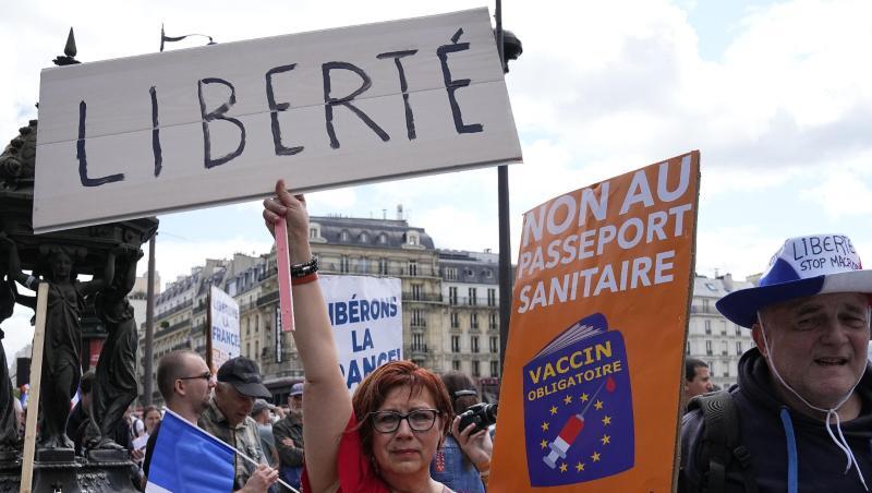 Demonstranten ohne Mund-Nasen-Schutz bei einer Protestaktion in der französischen Hauptstadt.