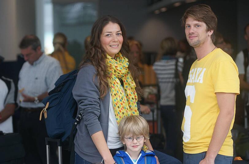 Constanze Fruth, 36, Fotografin: "Wir wollten nach Los Angeles fliegen &ndash; vier Wochen durch Kalifornien im Wohnmobil. Fast zwei Monate lang haben wir die Reise geplant, haben extra einen teuren Direktflug gebucht &ndash; der wurde annulliert. Noch sind wir aber relativ entspannt und nicht sauer. Allerdings geht der Streik natürlich auf unsere Kosten."
