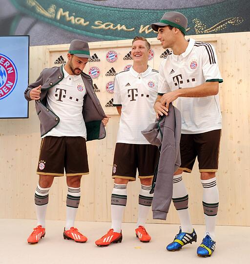 Das neue Wiesn-Trikot des FC Bayern für das Oktoberfest 2013: Die Bilder von der offiziellen Präsentation
