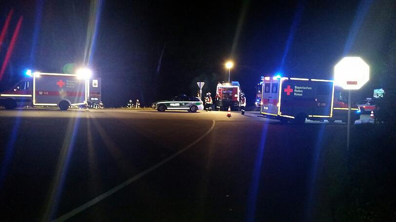 Schwerer Unfall im Landkreis Landshut. Die Strecke war für Stunden gesperrt.