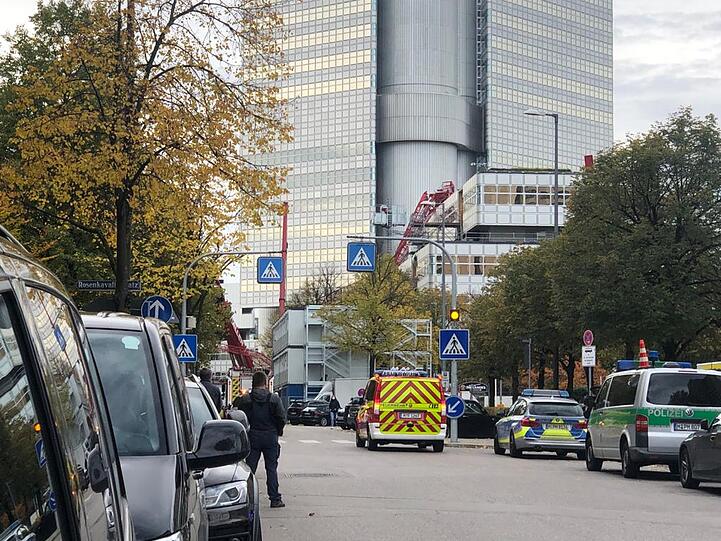 Das Gebiet rund um den Unglücksort im Arabellapark ist weiträumig abgesperrt.