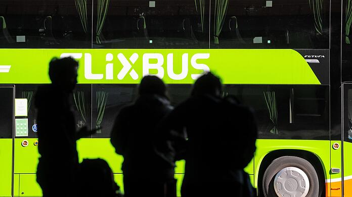 Die Fahrt mit dem Bus nach London dauert laut Anbieter gut 22 Stunden. (Archivbild)