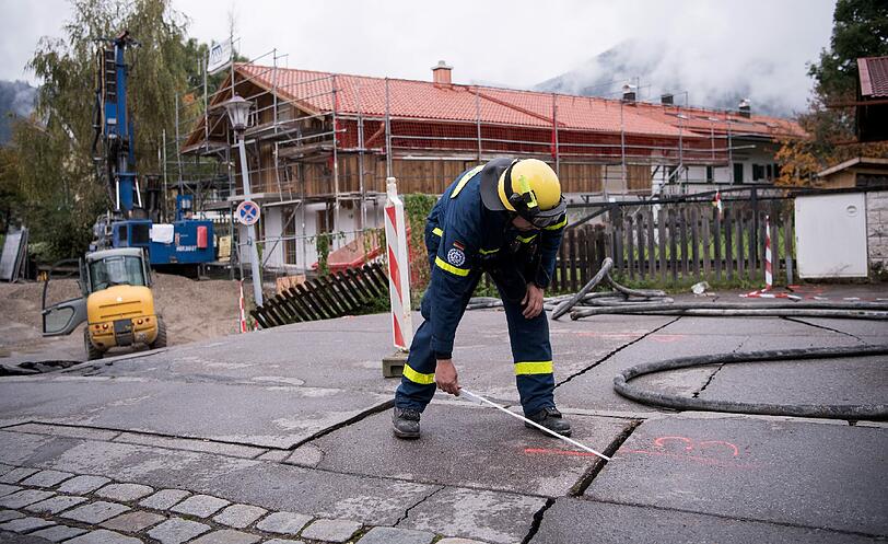 So schaut's aktuell in Rottach-Egern aus - bis hier wieder Autos fahren, dürften mehrere Wochen vergehen.