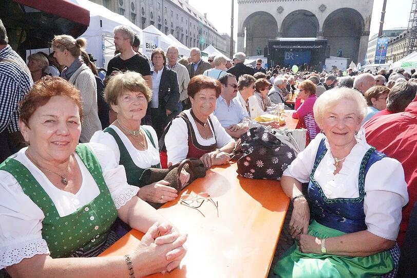 Bilder vom Bauermarkt 2014 am Odeonsplatz.
