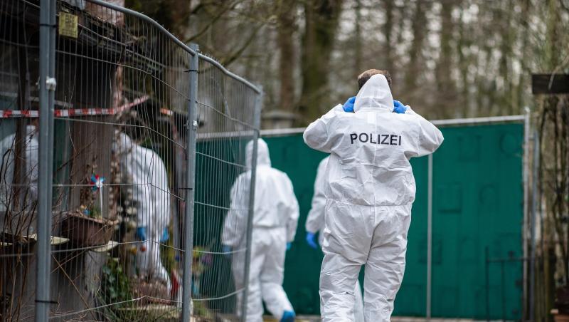 Im Fall des vielfachen Kindesmissbrauchs in Lügde bei Detmold haben die Ermittler bei weiteren Durchsuchungen erneut Gegenstände gefunden. Im Fall des vielfachen Kindesmissbrauchs in Lügde bei Detmold haben die Ermittler bei weiteren Durchsuchungen erneut Gegenstände gefunden.