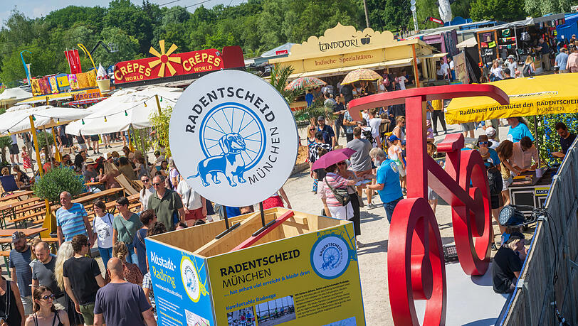 Der "Radentscheid" sammelt Unterschriften auf dem Tollwood-Festival.