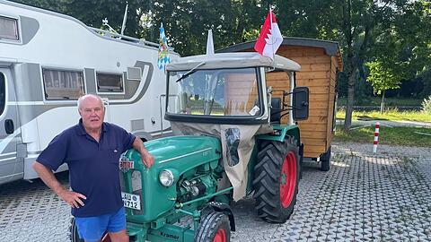 Georg Kölbel mit seinem Gefährt. Damit will er bis zum Großglockner.