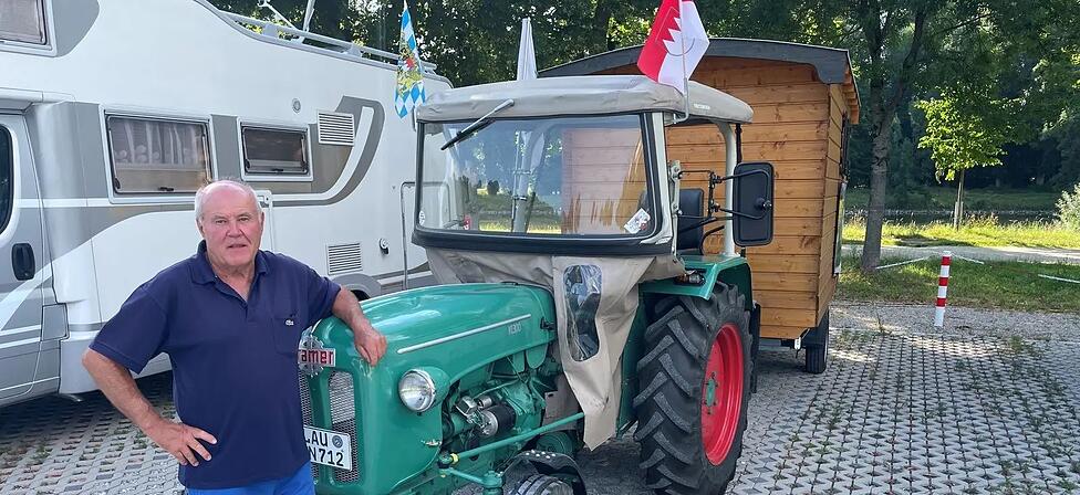 Georg Kölbel mit seinem Gefährt. Damit will er bis zum Großglockner.