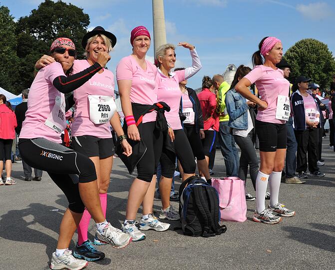 Rosa Frauenpower im Olympiapark: Die Bilder vom Women's Run 2012.