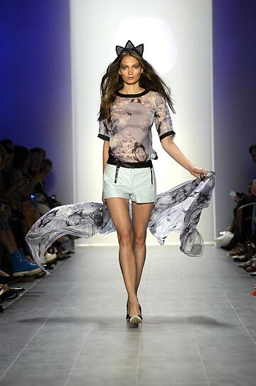 Die Mädchen dürfen auf dem Laufsteg nicht zimperlich sein: Bei der Fashion Week gibt's fast keine Show ohne (fast) nackte Brüste. Die Busenblitzer der sexy Models...