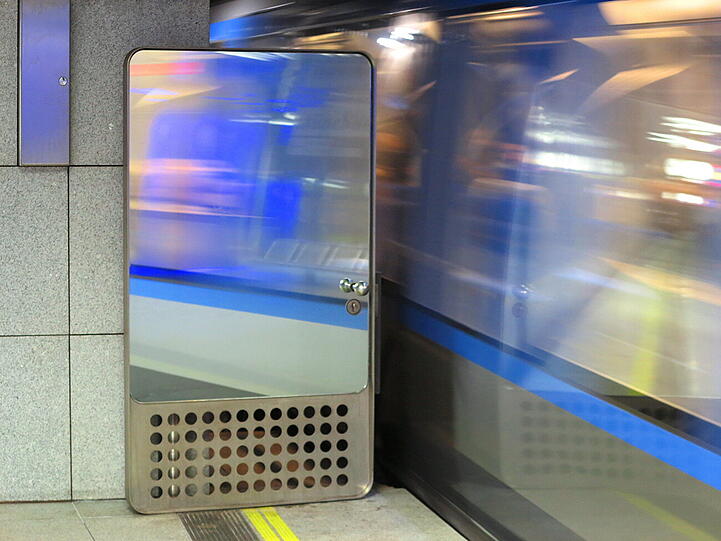Knallige Farben, Lichtkunst und Spiegelungen: Die U-Bahnstatuion Münchner Freiheit bietet viele tolle Fotomotive. AZ-Leser Djoprdje Matkovic hat sie eingefangen.