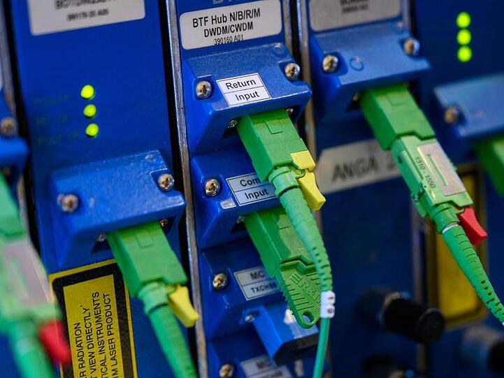 Telekom und Vodafone registrieren zurzeit "keine deutliche Steigerung des Datenverkehrs in den Netzen".